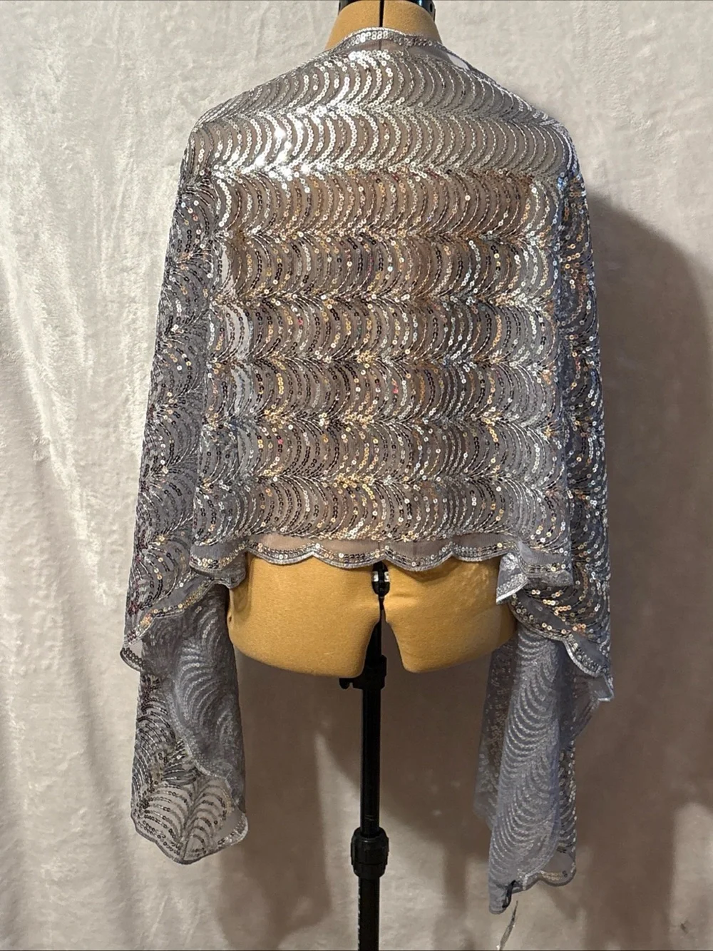 NWT Cejon Silver Scallop Sequin Wrap